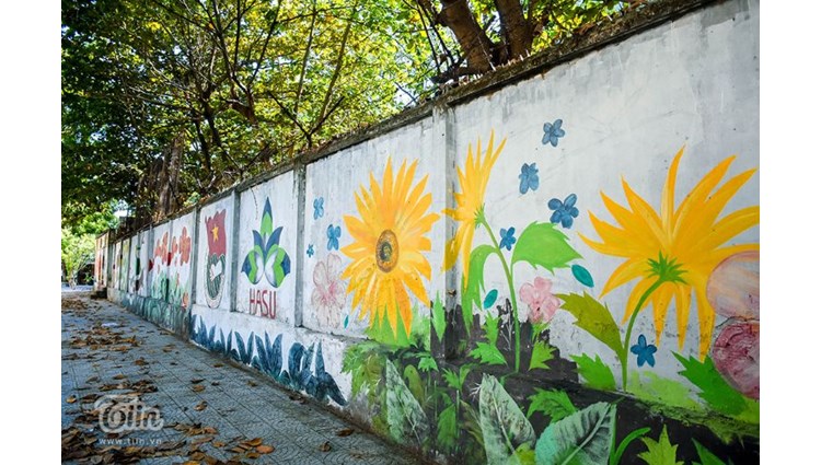 Bức tường ‘sinh vật’ bị lãng quên ở Đà Nẵng: Lên ảnh màu siêu ảo, góc phố nên thơ không khác gì trong phim